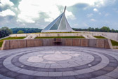 COMMEMORATIVE MONUMENTS Honor an organization, an individual or group of individuals with a memorial monument along the paved trails of the Semper Fidelis Memorial Park. With over a mile of winding paths, there are many opportunities for organizations with an affinity with the Marine Corps to sponsor monuments. Sponsors take full responsibility for the cost of the monument and its installation, to include a one-time fee placed in escrow for the long-term maintenance of the monument. The precise location of any monument is dependent on the shape and size of the piece itself and the availability of installation sites.
